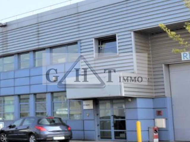 A LOUER 4519 M² ENTREPOT ET BUREAUX A LA COURNEUVE — photo du bien