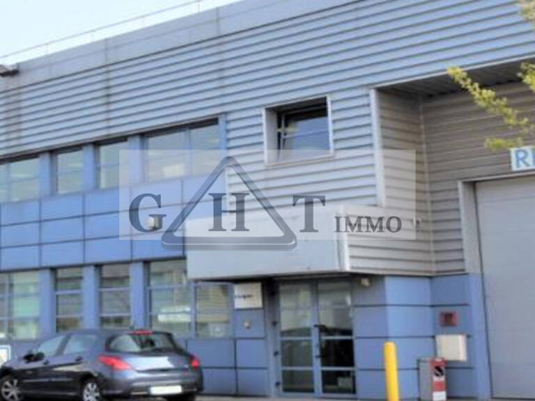 A LOUER 4519 M² ENTREPOT ET BUREAUX A LA COURNEUVE — photo 1