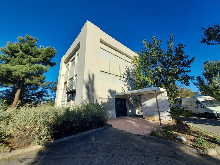 ENTREPOT / IMMEUBLE DE BUREAUX ZONE ACTIVITÉ MARITIME DE MOU — photo 1