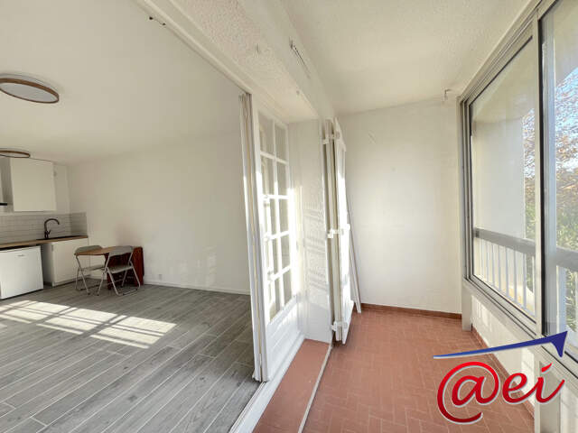 Studio rénové avec parking et cellier — photo du bien