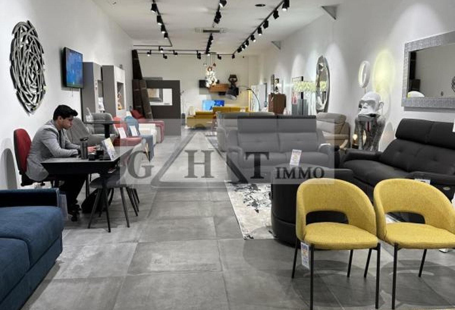 BATIMENT COMMERCIAL A VENDRE — photo 1