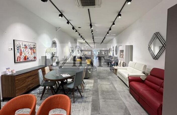 BATIMENT COMMERCIAL A VENDRE — photo 2
