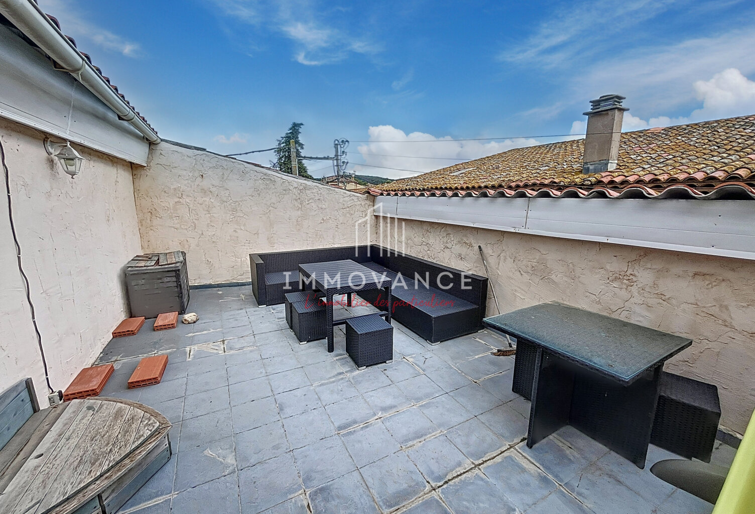 Maison de village sur 3 niveaux de 144m2 avec terrasse. — photo 1