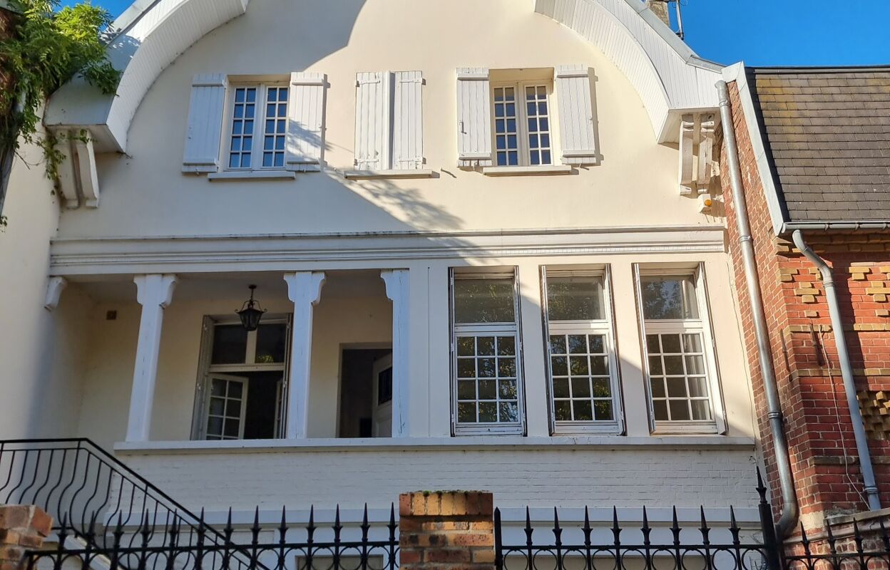 maison 6 pièces 204 m2 à vendre à Chauny (02300)