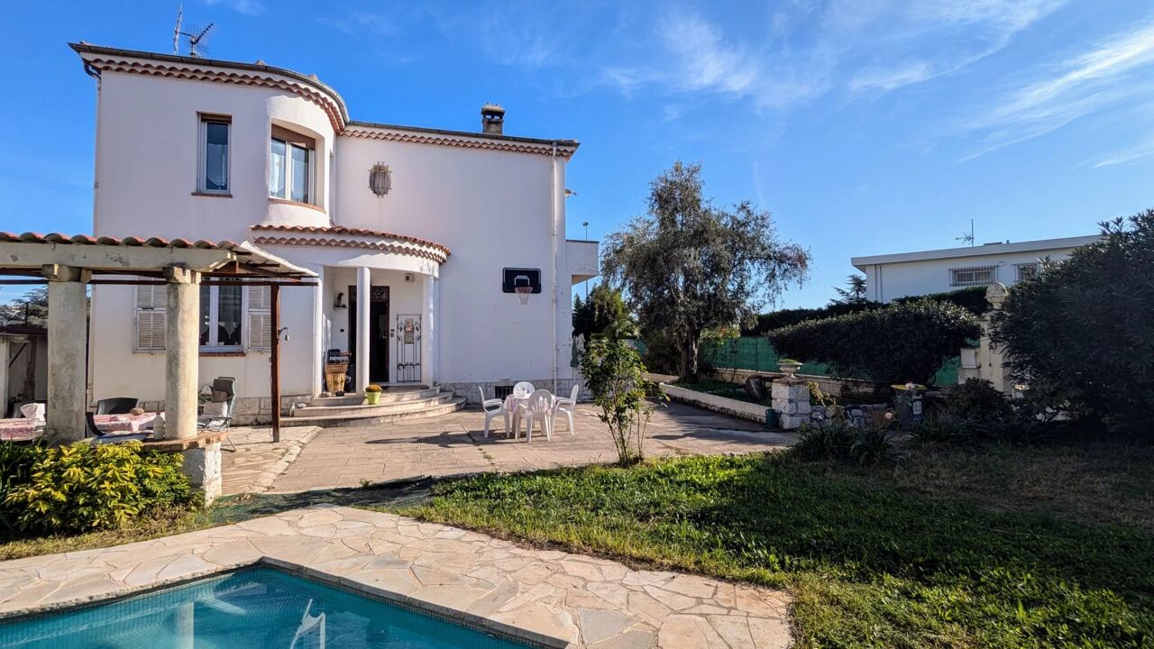 maison 9 pièces 251 m2 à vendre à Saint-Laurent-du-Var (06700)