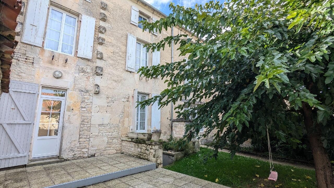 maison 10 pièces 227 m2 à vendre à Rouillac (16170)