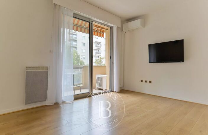 Lyon 6 - Vauban - Appartement de 24,45 m² - Studio - Balcon — photo 3