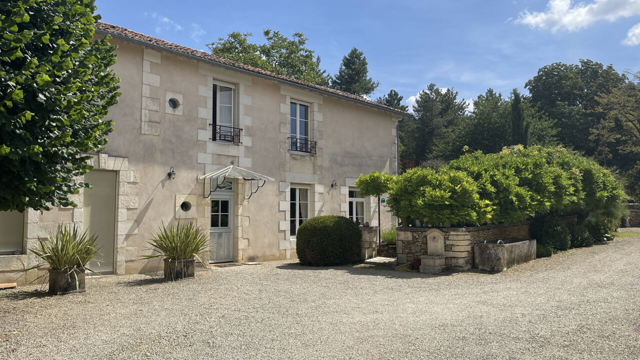 maison 7 pièces 250 m2 à vendre à Fontaine-le-Comte (86240)