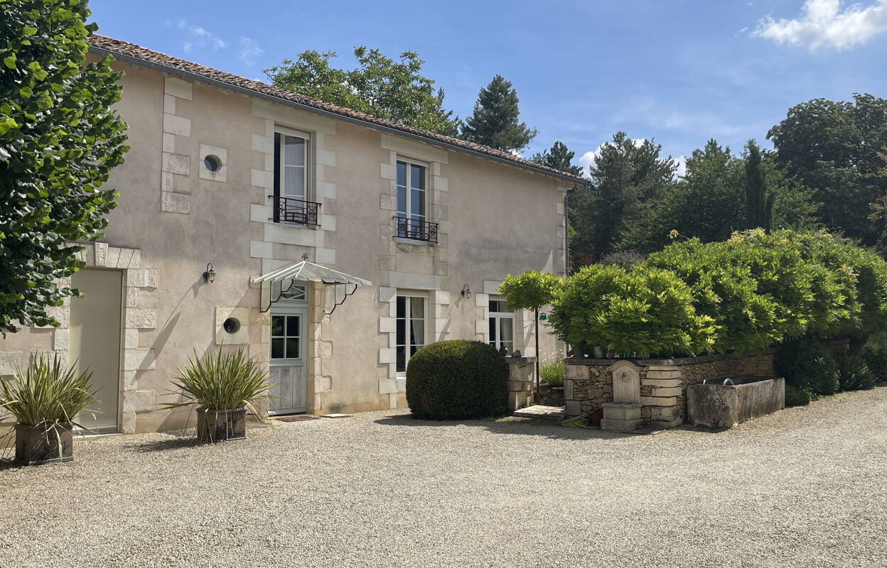 maison 7 pièces 250 m2 à vendre à Fontaine-le-Comte (86240)