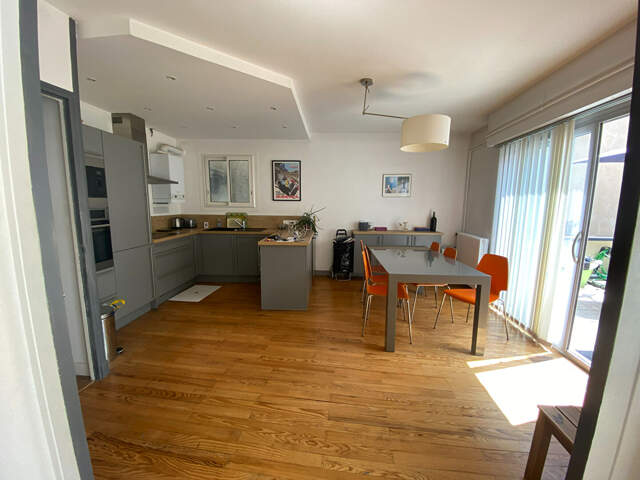 PAU, Proche Mairie. Duplex T 7 dans l'ancien (185 m²) + terra... — photo du bien