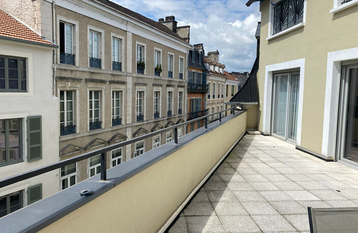 PAU, Proche Mairie. Duplex T 7 dans l'ancien (185 m²) + terra... — photo 3