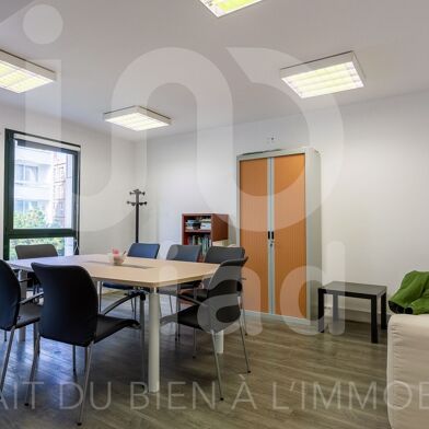 Bureau 70 m²