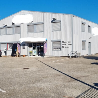 Local industriel 665 m²