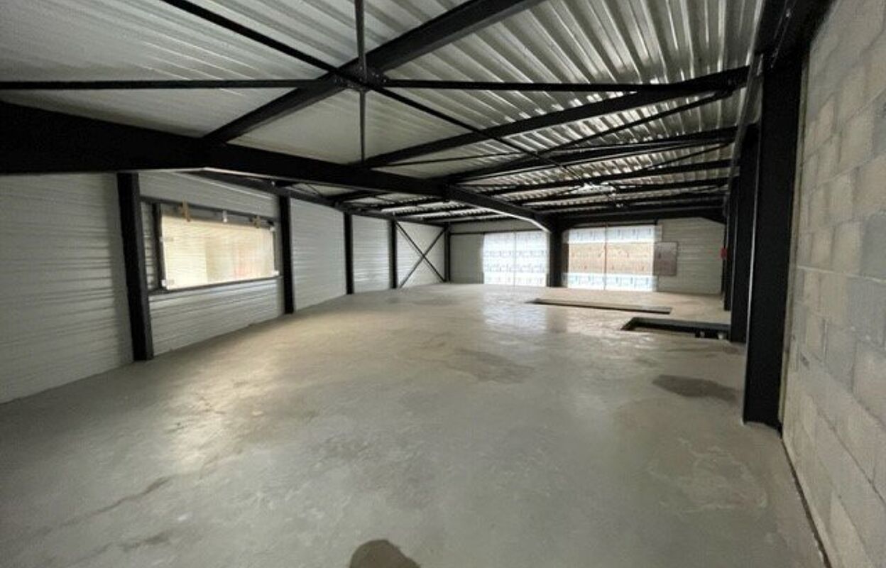 commerce  pièces 330 m2 à louer à Saint-Priest-en-Jarez (42270)