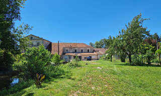 Maison 8 Pièces 260 m² à vendre à Aujac (17770)