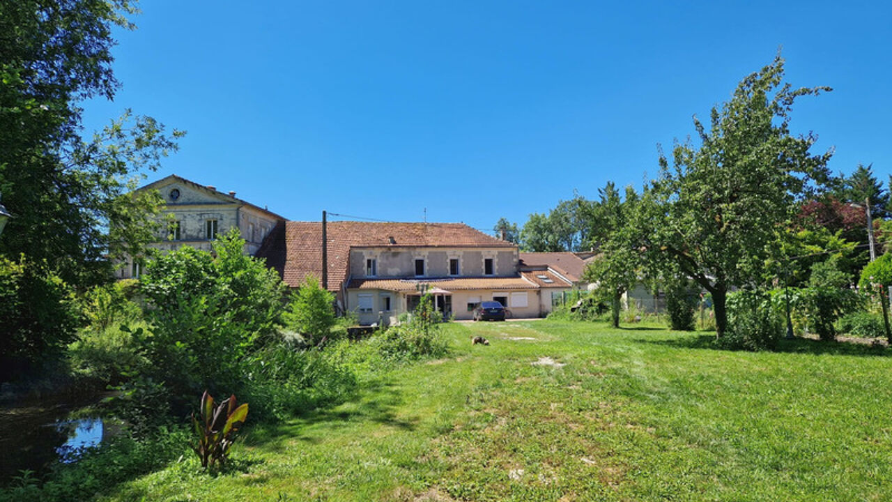 maison 8 pièces 260 m2 à vendre à Aujac (17770)