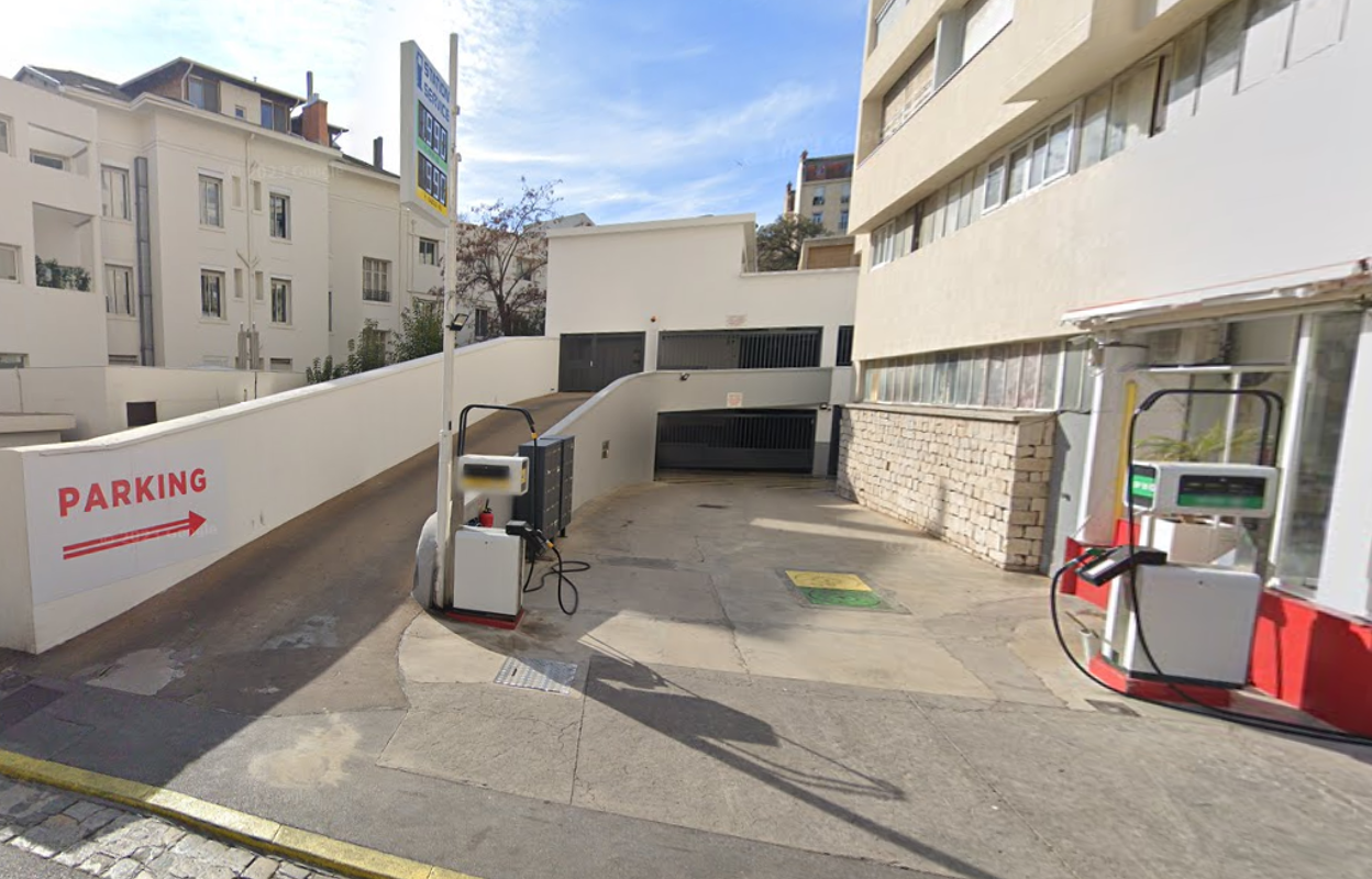 garage  pièces 13 m2 à louer à Marseille 8 (13008)