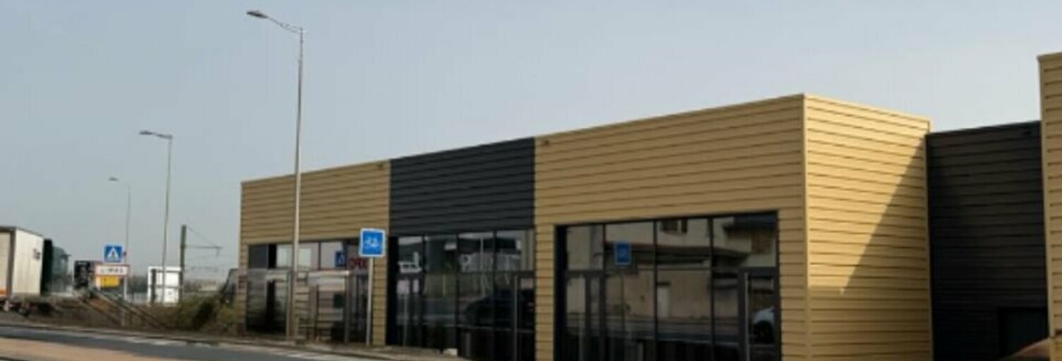 Commerce  581 m² à louer à Limas (69400)