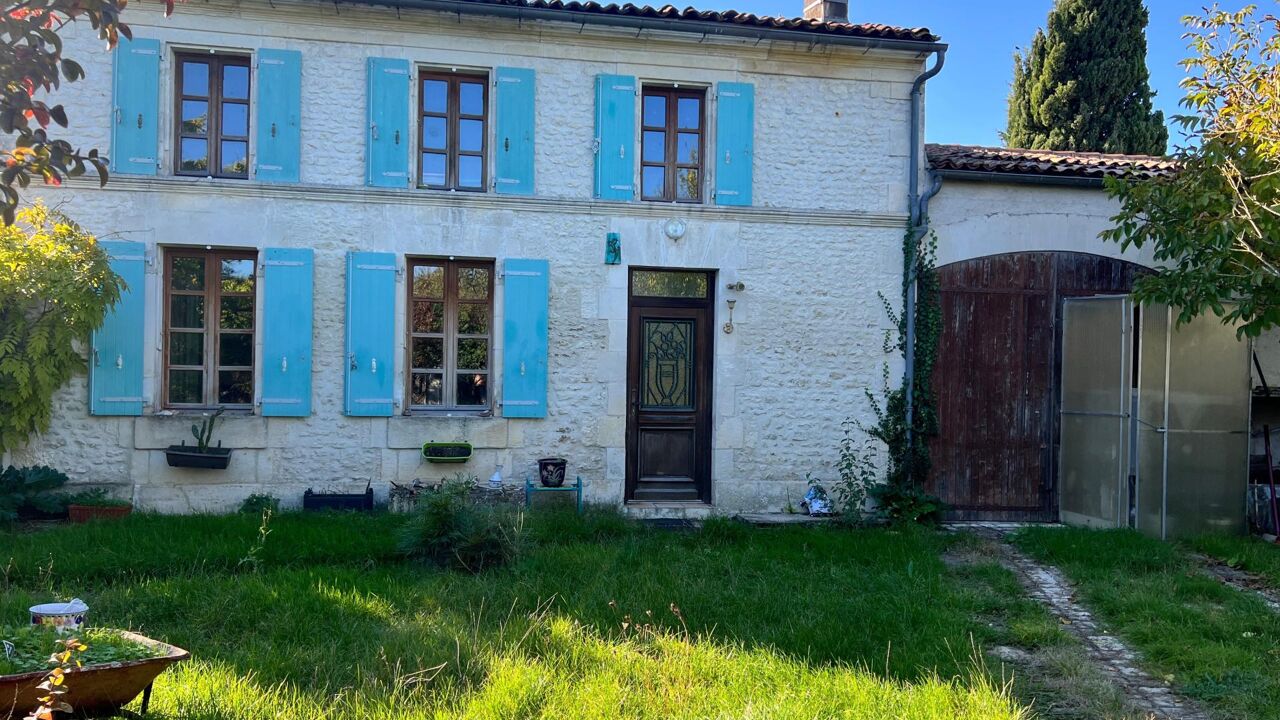 maison 5 pièces 212 m2 à vendre à Montils (17800)