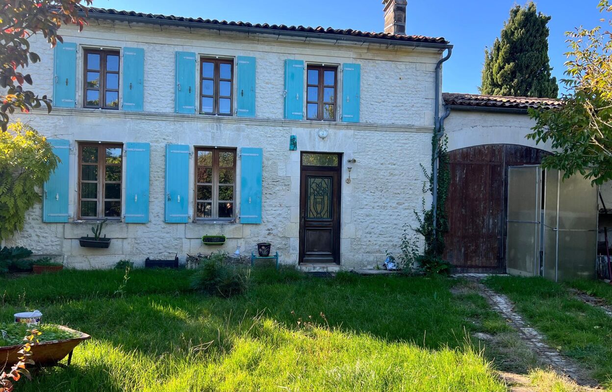 maison 5 pièces 212 m2 à vendre à Montils (17800)