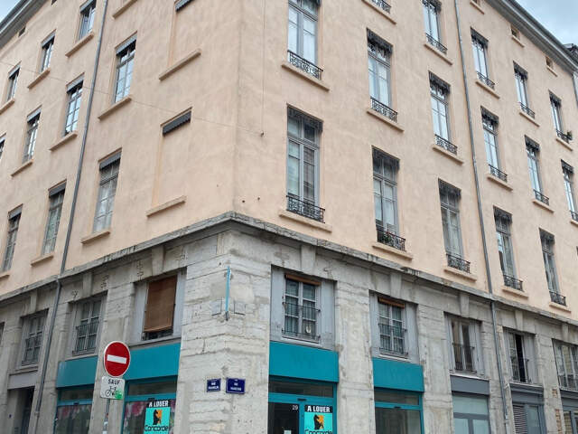 Quartier d' AINAY. Mûrs commerciaux libres — photo du bien