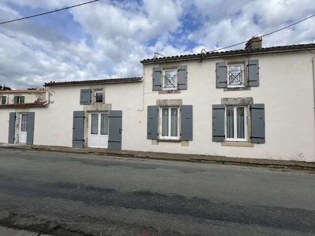 Charentaise de 6 pièces principales — photo du bien