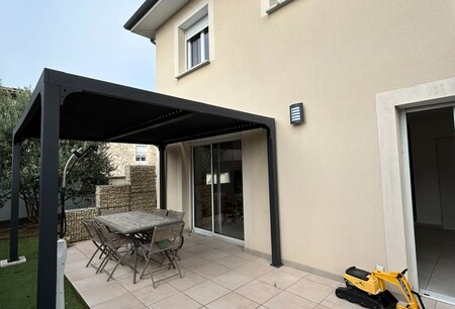 Villa — photo 1