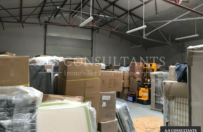 LOCAL COMMERCIAL AVEC STOCKAGE A LOUER — photo 3