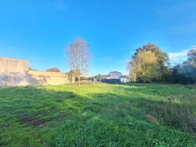 Terrain constructible de 940 m² environ, secteur calme — photo du bien