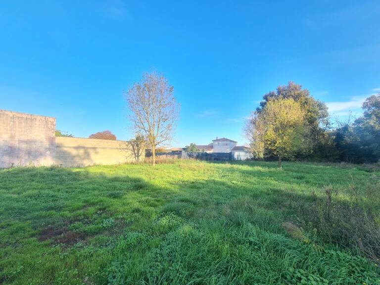 Terrain constructible de 940 m² environ, secteur calme — photo 1