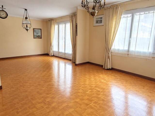 Appartement À Vendre — photo du bien