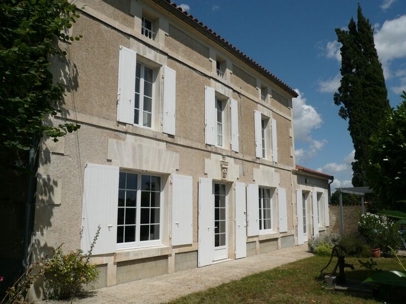 Villa / Maison 8 pièces  à vendre Jarnac 16200