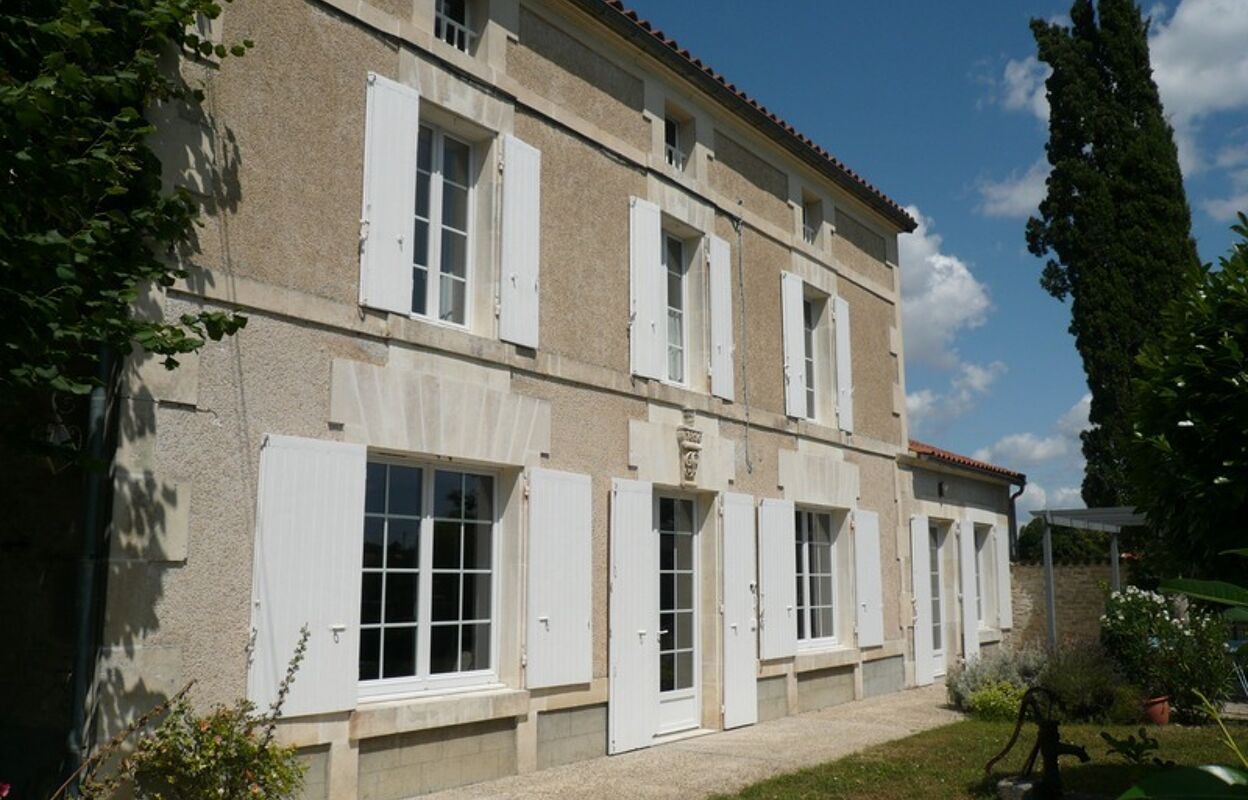 maison 8 pièces 154 m2 à vendre à Jarnac (16200)