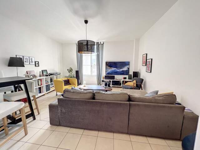 Appartement À Vendre — photo du bien