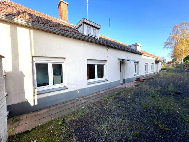 Longère individuelle de plain-pied à rénover sur beau terrai — photo du bien