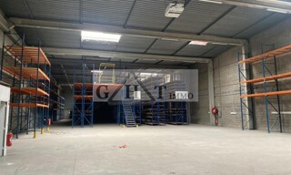 Local industriel  3270 m² à louer à Antony (92160)