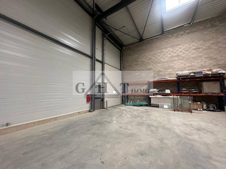 ENTREPOT 356M² A LOUER TIGERY — photo 1