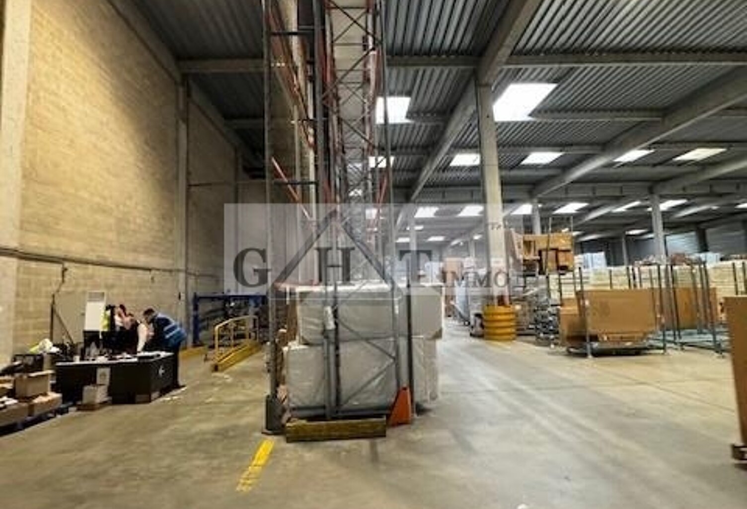 ENTREPOT 7610 M² A LOUER COMBS LA VILLE — photo 1