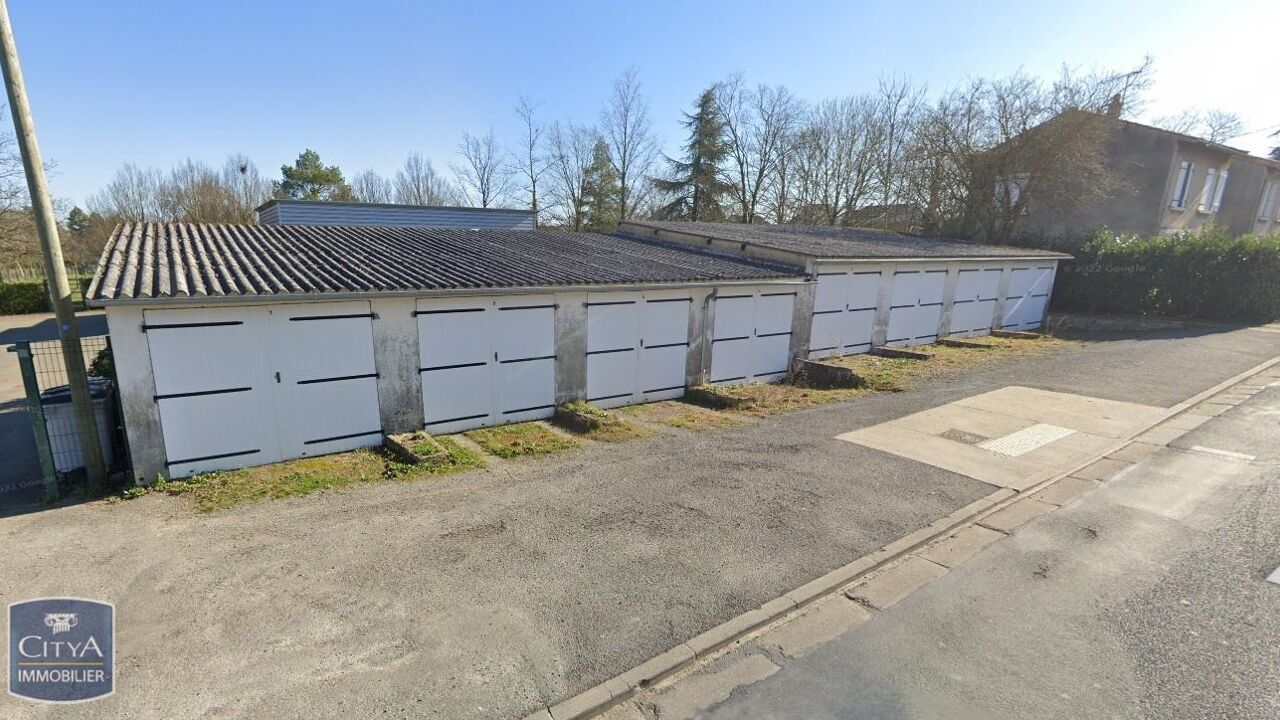 garage  pièces  m2 à louer à Poitiers (86000)