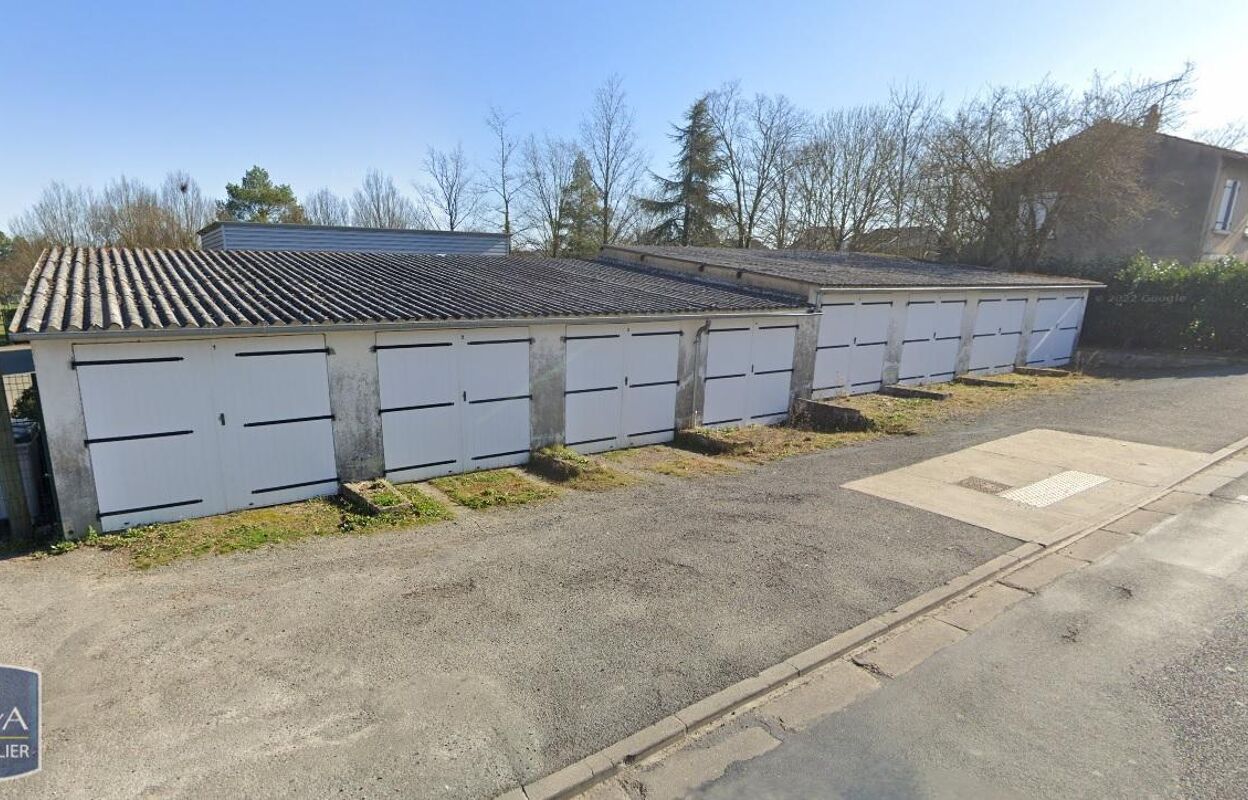 garage  pièces  m2 à louer à Poitiers (86000)