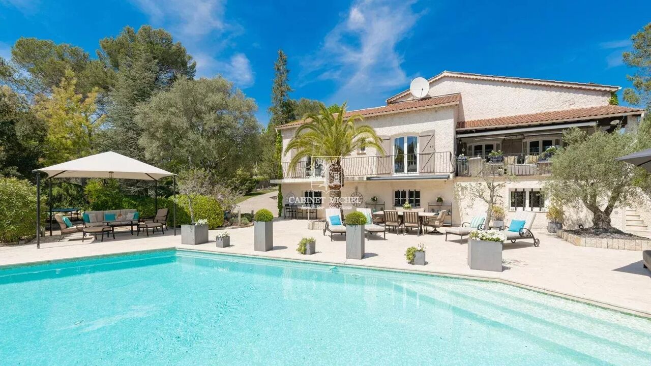 maison 8 pièces 254 m2 à vendre à Roquefort-les-Pins (06330)