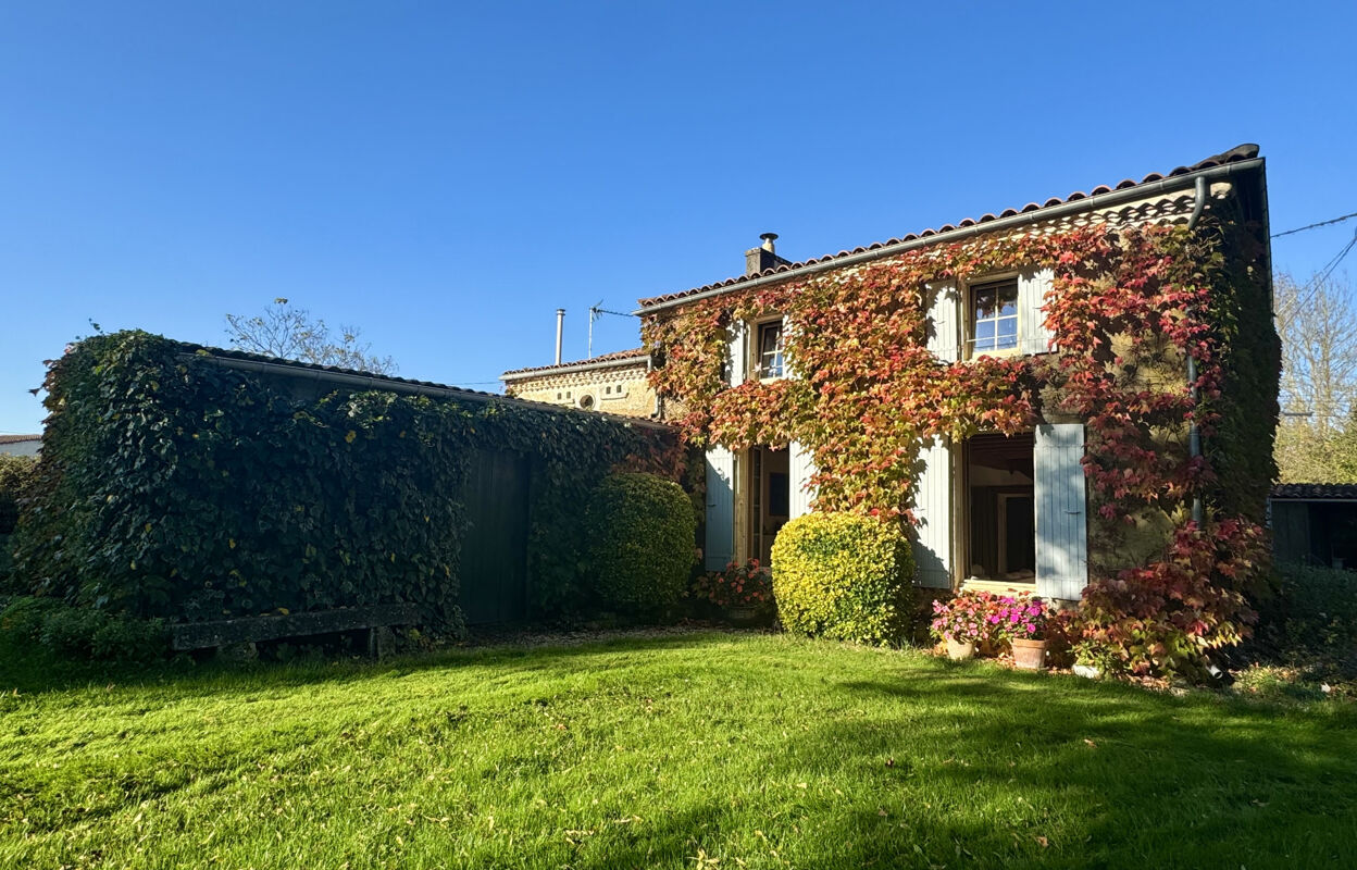 maison 8 pièces 185 m2 à vendre à Saint-Hilaire-de-Villefranche (17770)