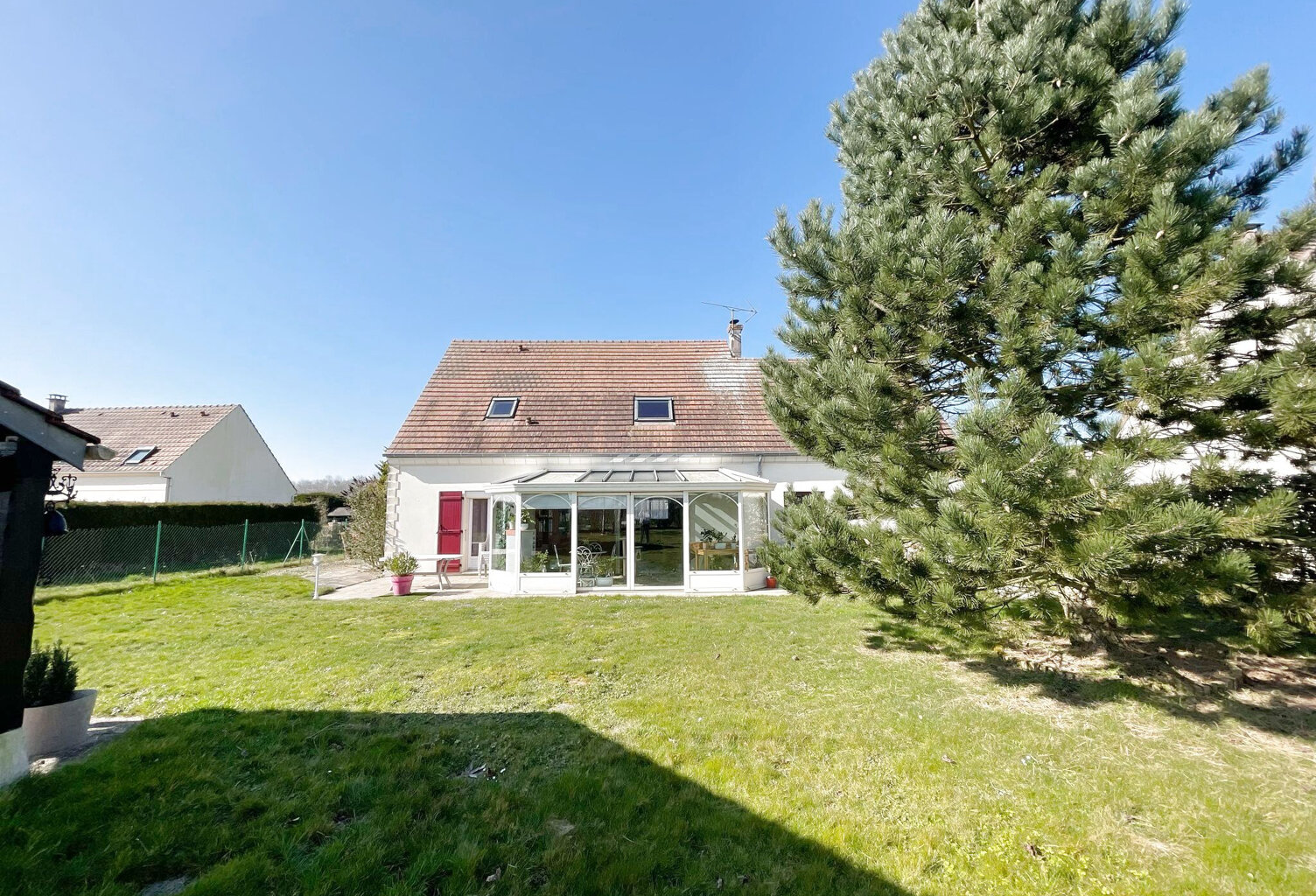 Maison avec jardin — photo 1