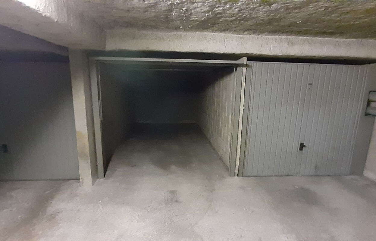 garage  pièces 13 m2 à vendre à Lyon 7 (69007)