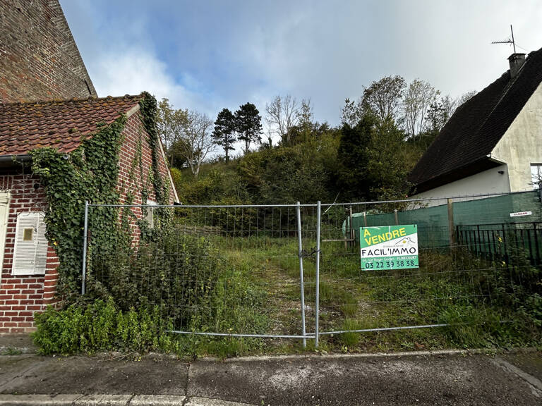Terrain constructible de 298 m2 à Bourdon — photo 1