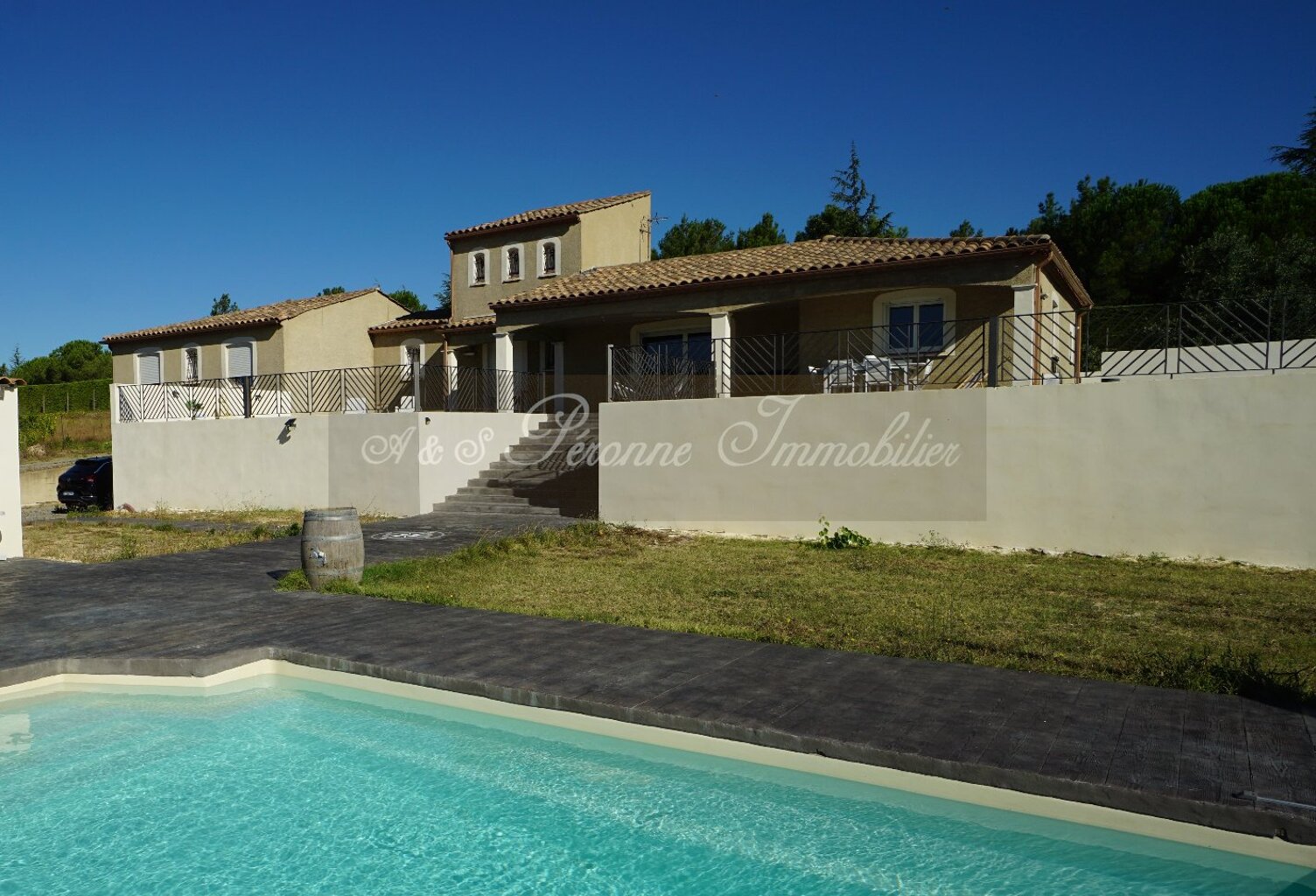 Villa — photo 1