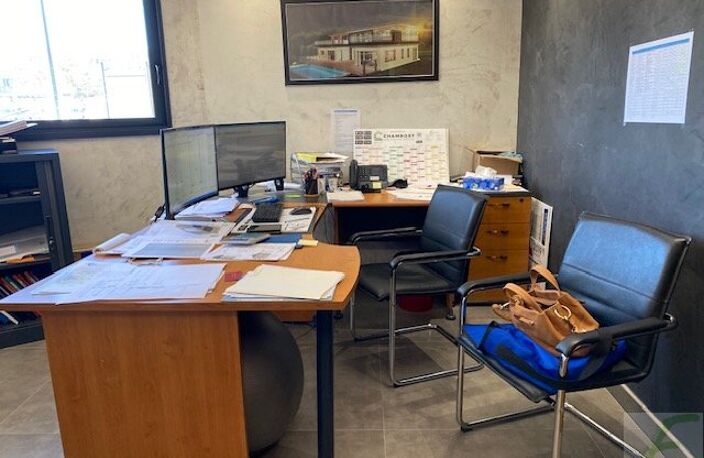 Local commercial — photo 2