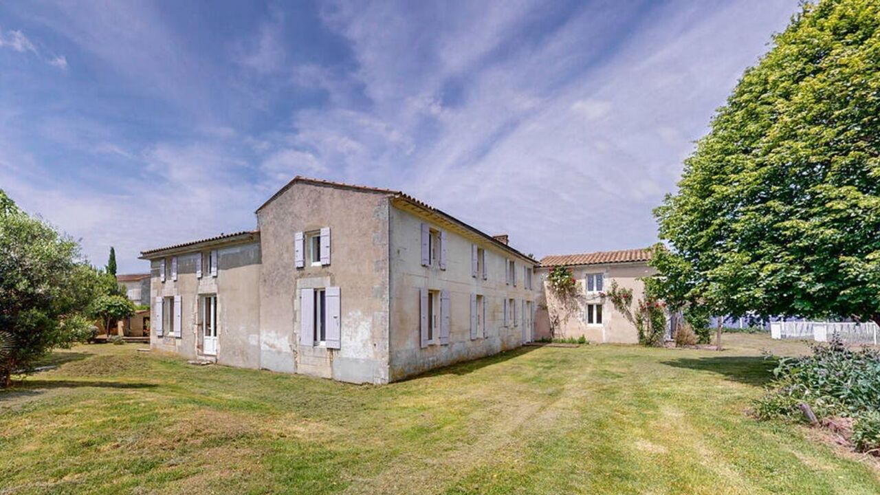 maison 9 pièces 350 m2 à vendre à Nieul-Lès-Saintes (17810)