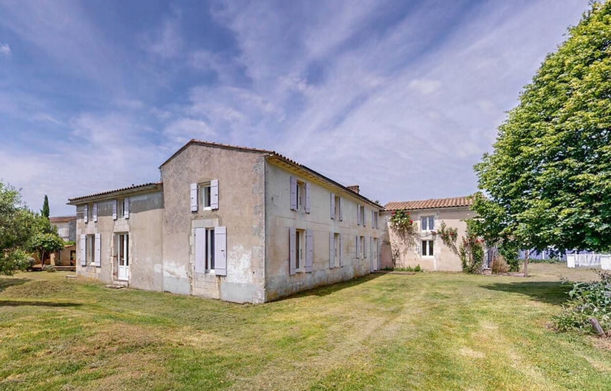 maison 9 pièces 350 m2 à vendre à Nieul-Lès-Saintes (17810)