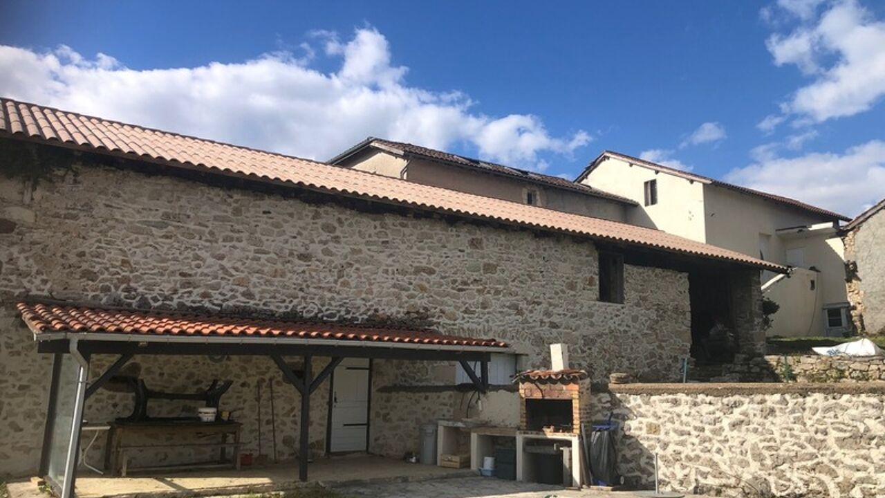 maison 4 pièces 81 m2 à vendre à Saint-Santin-de-Maurs (15600)